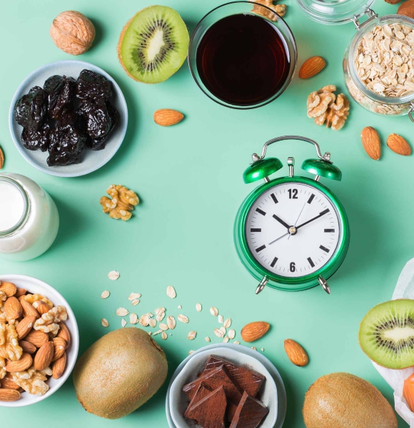 Wie die Ernährung den Schlaf beeinflusst: Lebensmittel, die man essen und vermeiden sollte