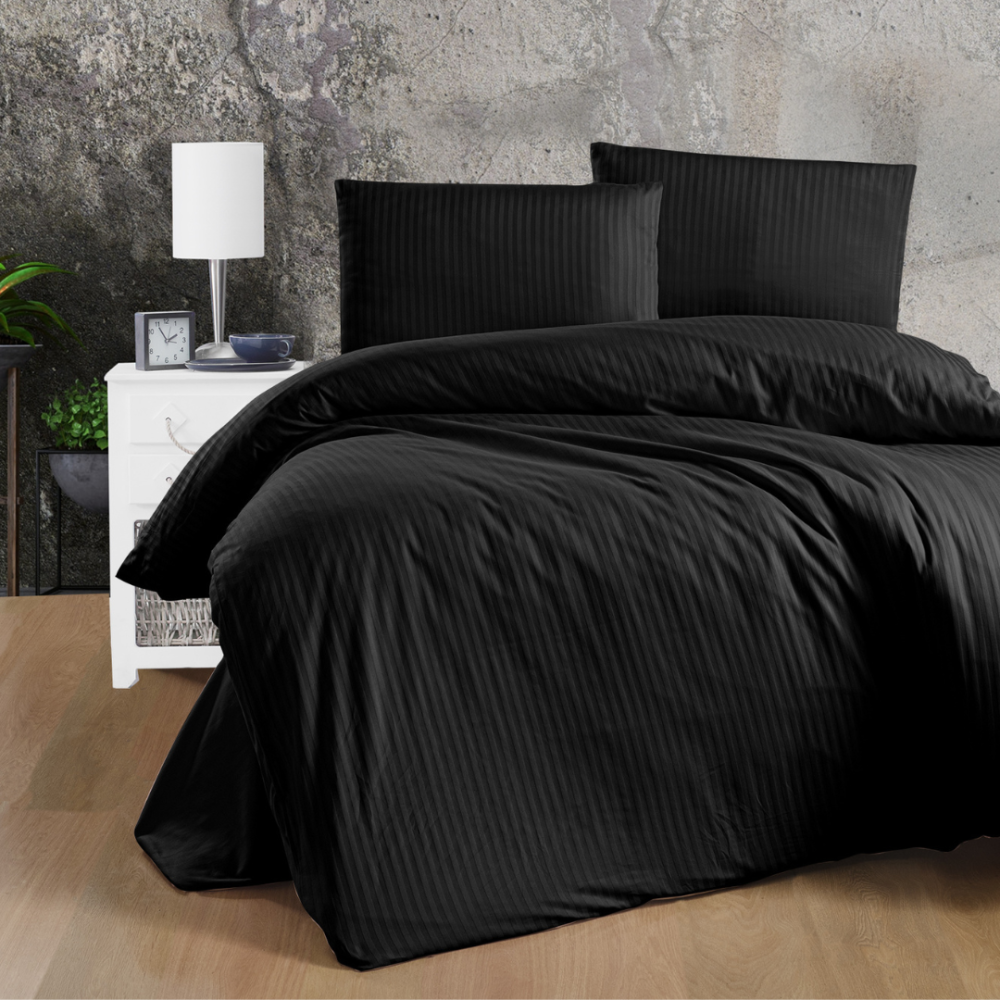 Premium satin bettwäsche set "Black Stripe". Bettwäsche aus Satin, 140x200 cm, 200x200 cm, 200x220 cm. Schwarzes bettwäscheset mit stilvollem linearen muster für moderne eleganz.