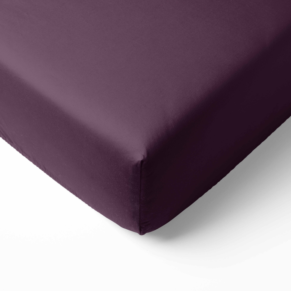 Satin Bettlaken „Plum glow“. Bettlaken ohne gummizug, 150x220 cm, 180x220 cm, 200x220 cm, 150x260 cm, 220x260 cm. Elegantes pflaumenfarbenes bettlaken, perfekt, um ihre bettwäsche mit einer tiefen, lebendigen farbe zu bereichern.