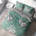 Satin bettwäsche set "Sage Whisper". Bettwäsche aus Satin, 135/140x200 cm, 150x200 cm, 155/160x200 cm, 180x200 cm, 200x200 cm, 200x220 cm. Erfrischendes grünes bettwäscheset mit grauen blumen und blättern, perfekt für ein beruhigendes schlafzimmerambiente.